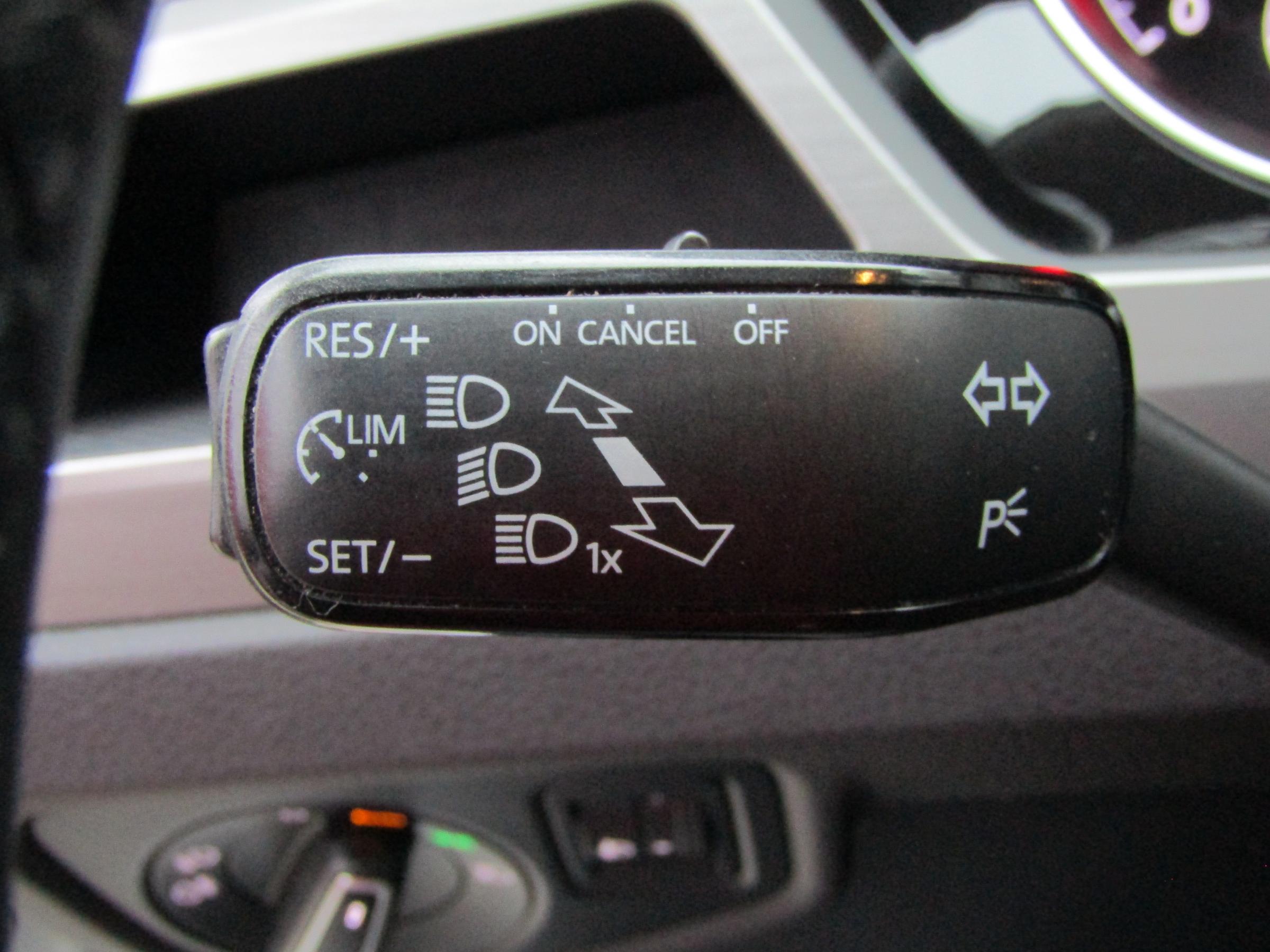 Volkswagen Touran, 2016 - pohled č. 15