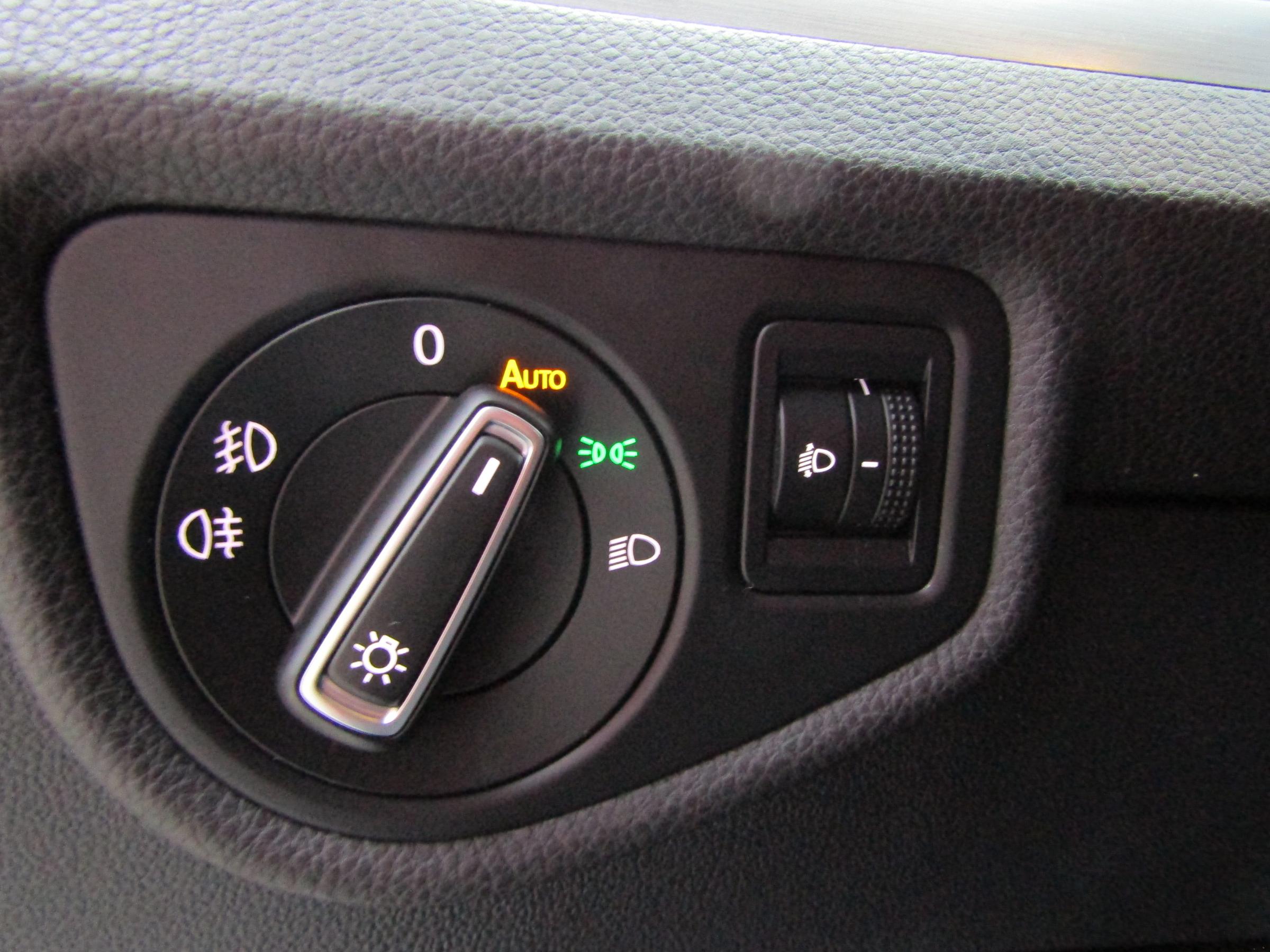 Volkswagen Touran, 2016 - pohled č. 16