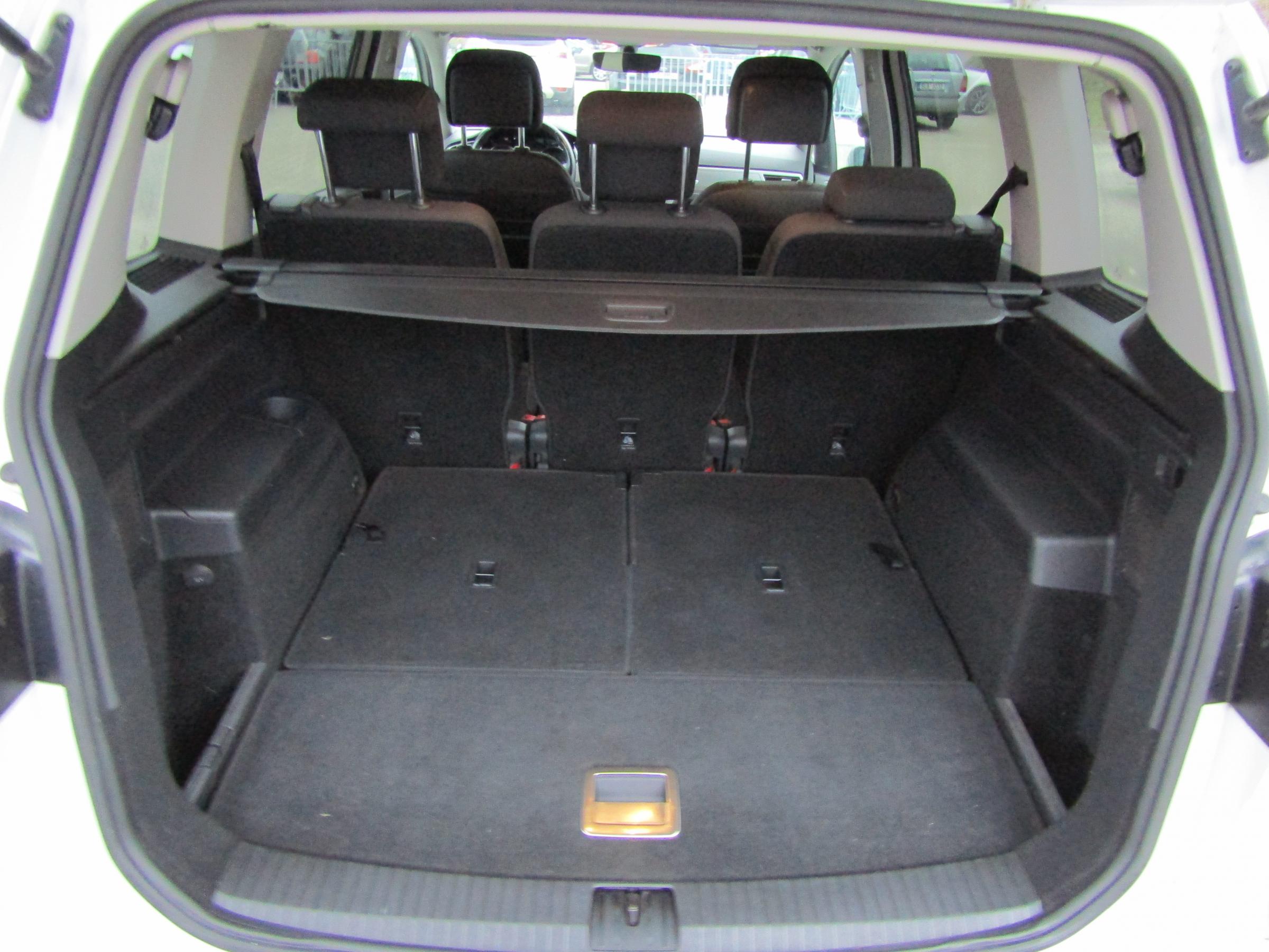 Volkswagen Touran, 2016 - pohled č. 7