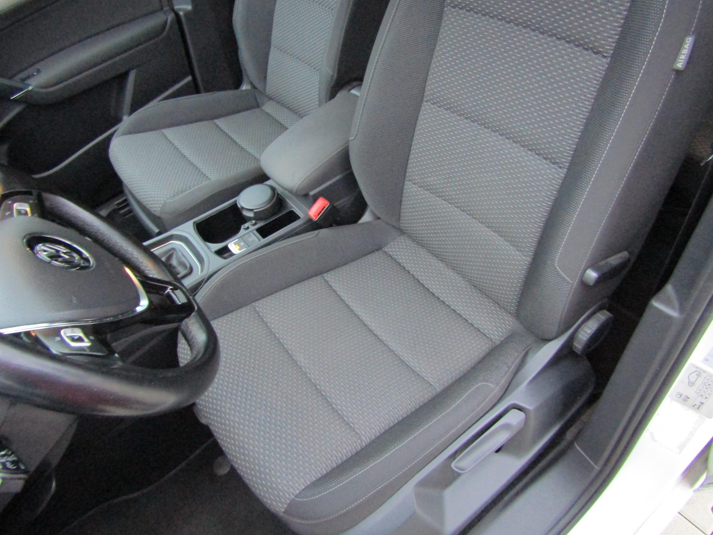 Volkswagen Touran, 2016 - pohled č. 9