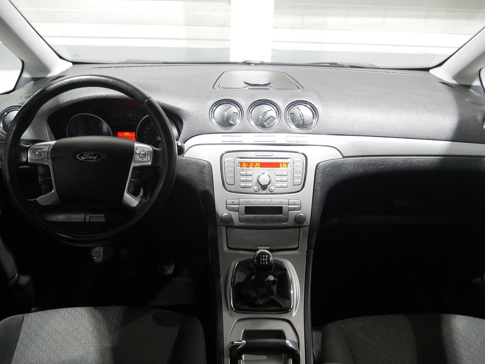 Ford Galaxy 2.0 16V  7Míst