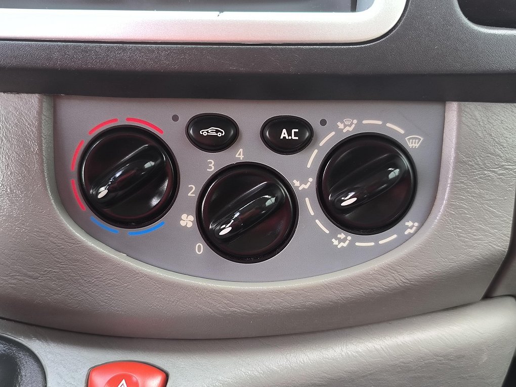 Opel Vivaro 2.0CDTi  5míst