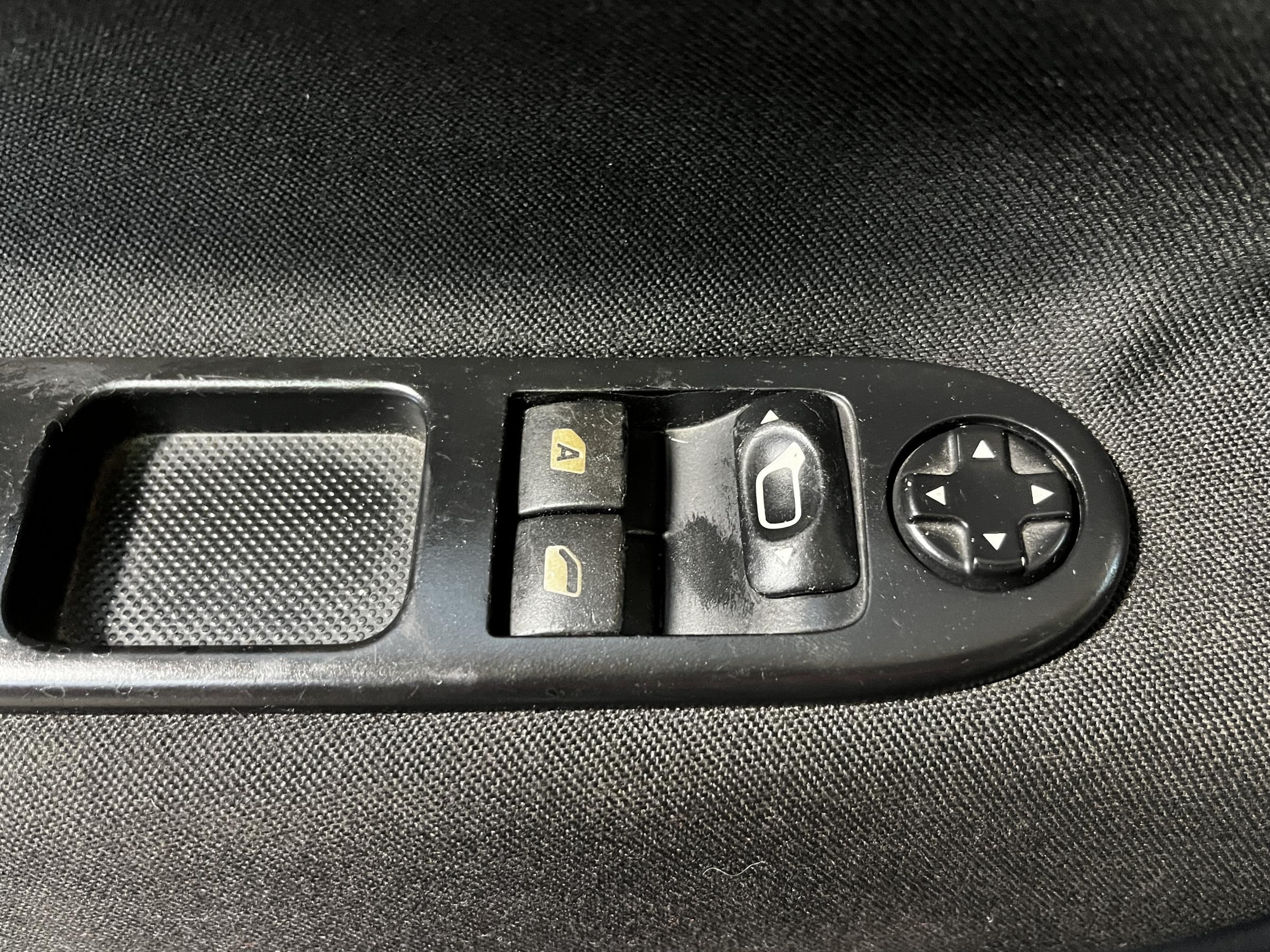 Peugeot 207, 2009 - pohled č. 11