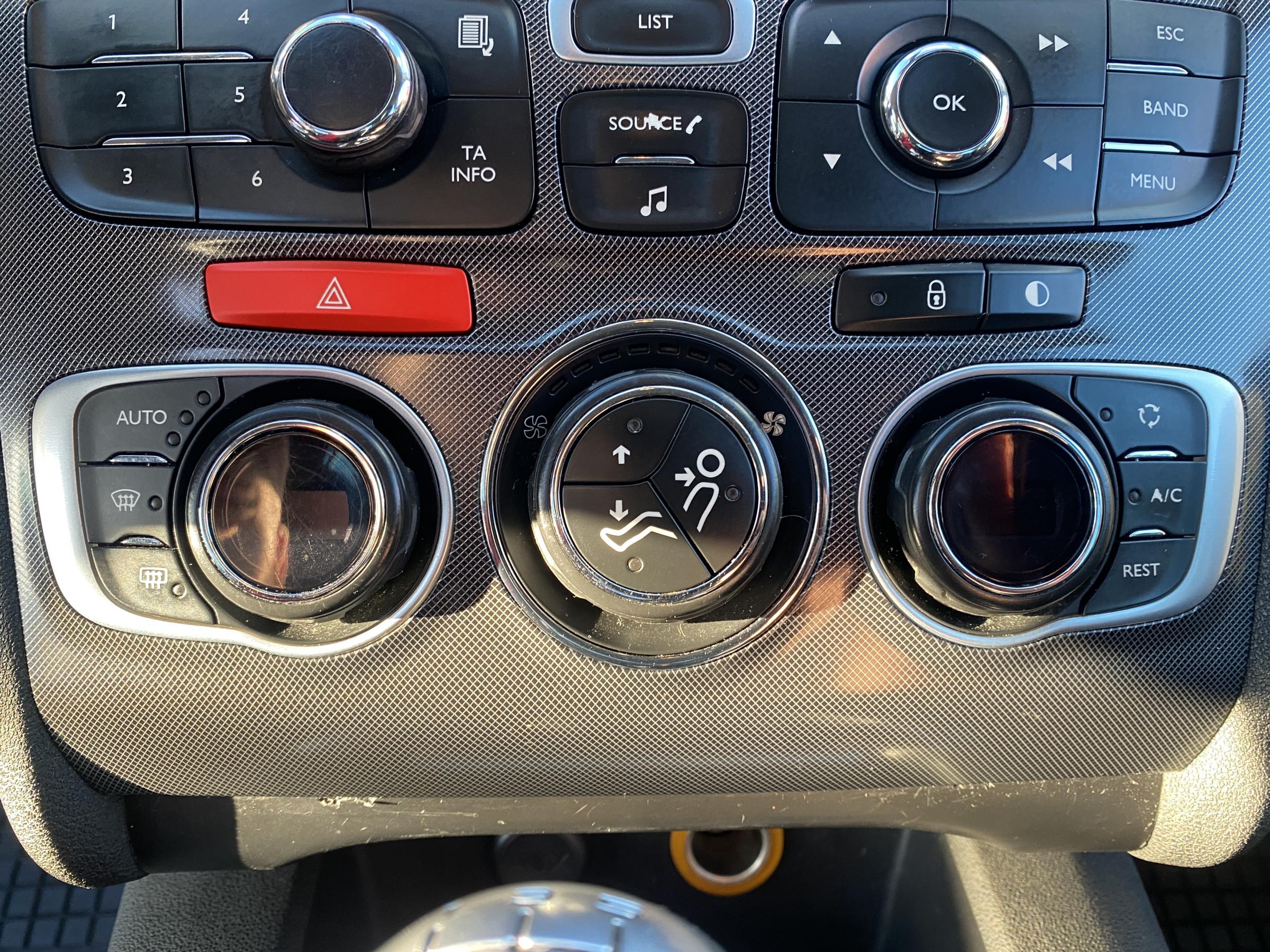 Citroën C4, 2012 - pohled č. 16