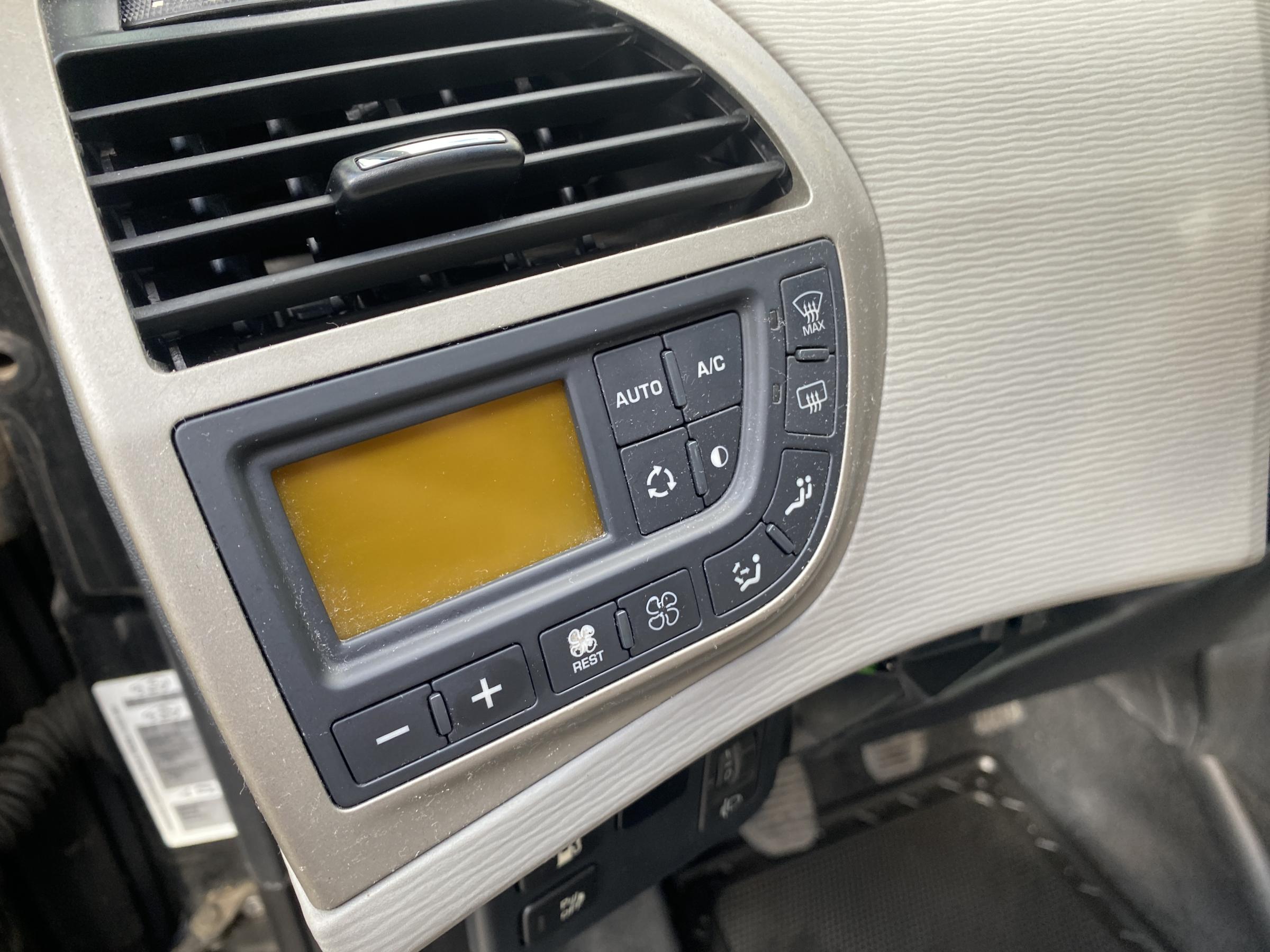 Citroën C4 Grand Picasso, 2012 - pohled č. 15