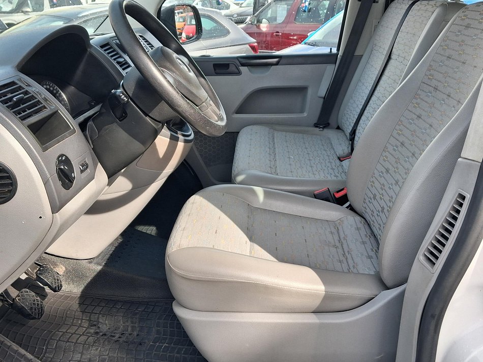 Volkswagen Transporter 2.0TDi  L2 9míst
