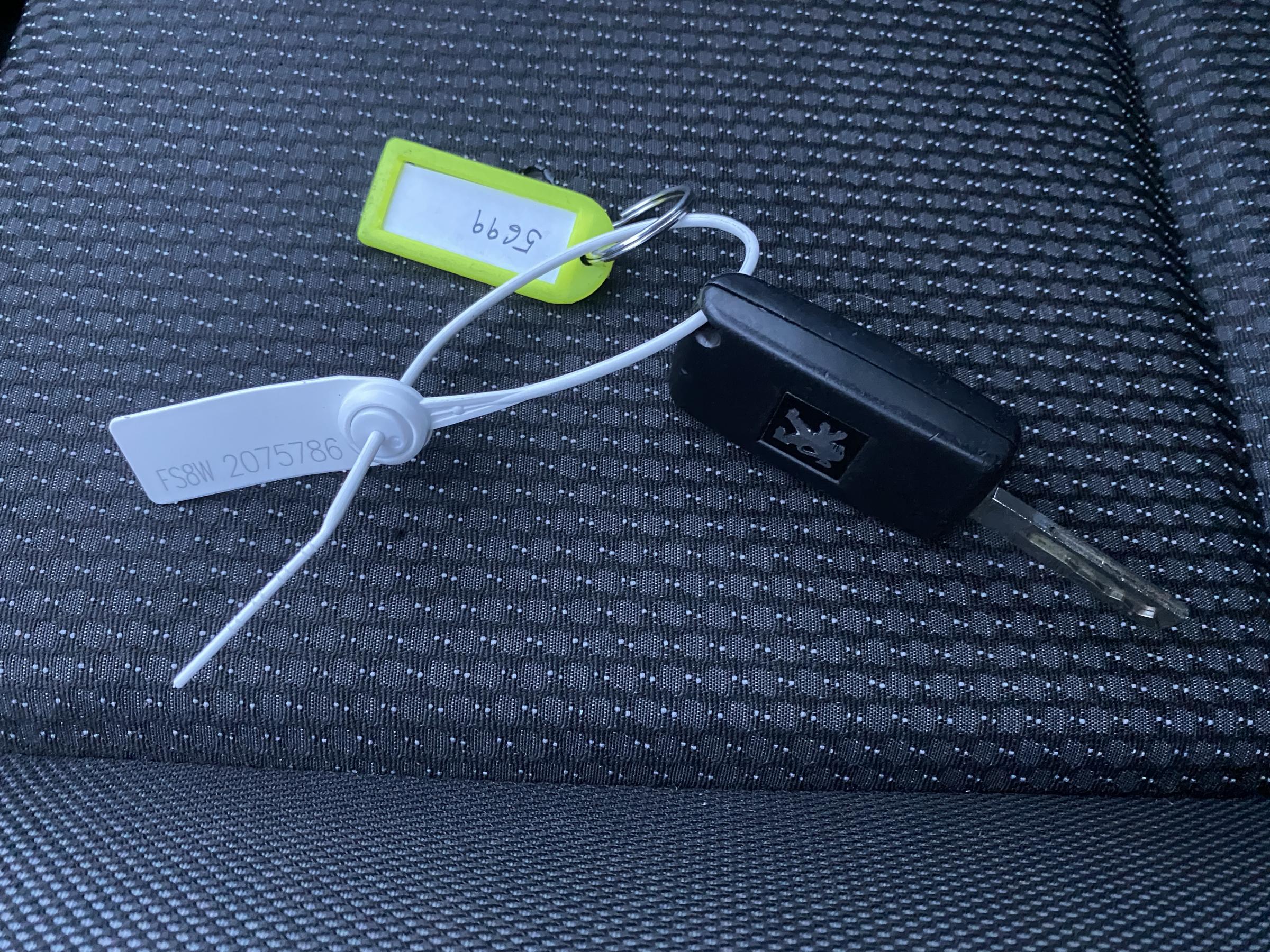 Peugeot 207, 2010 - pohled č. 18