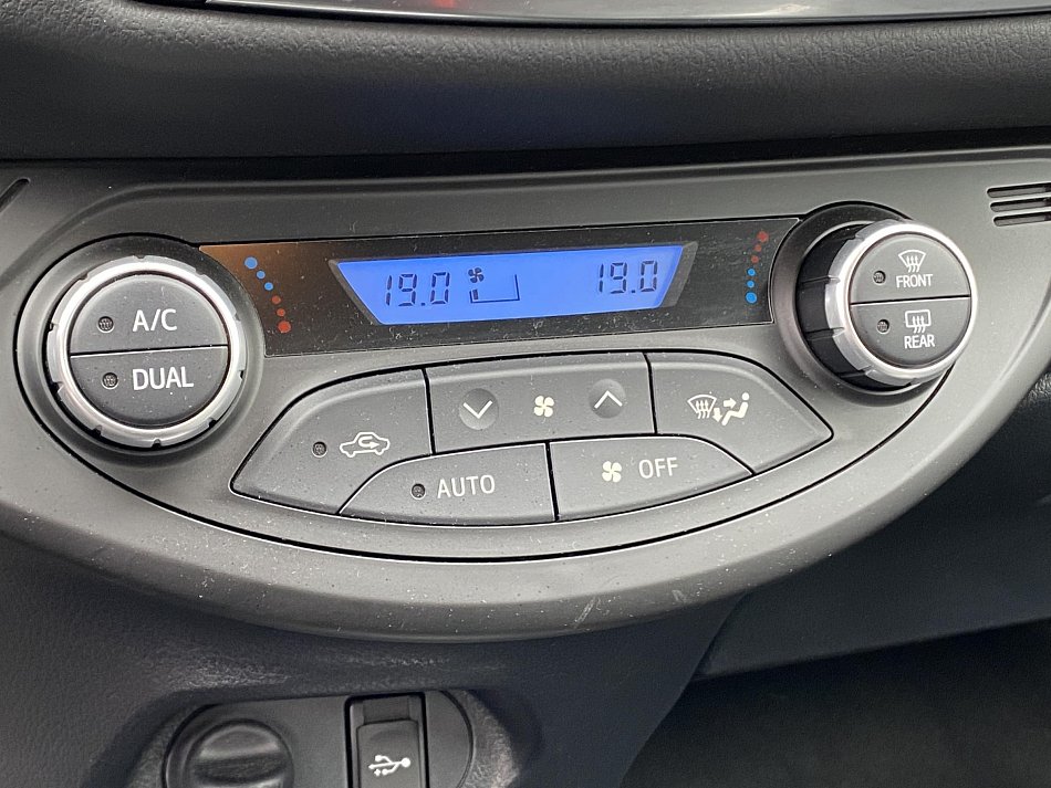 Toyota Yaris 1.5 b - Hybrid 