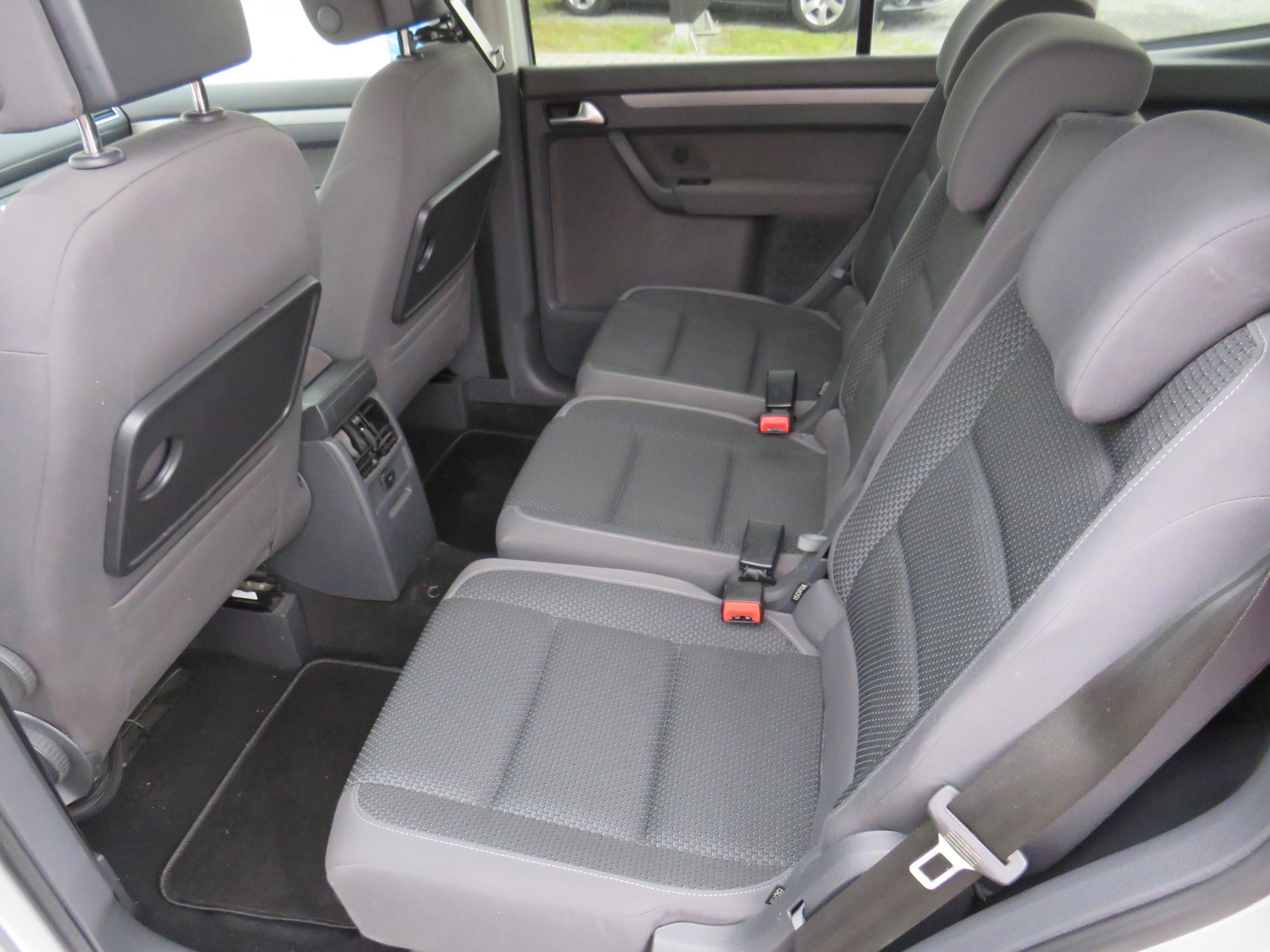 Volkswagen Touran, 2014 - pohled č. 10