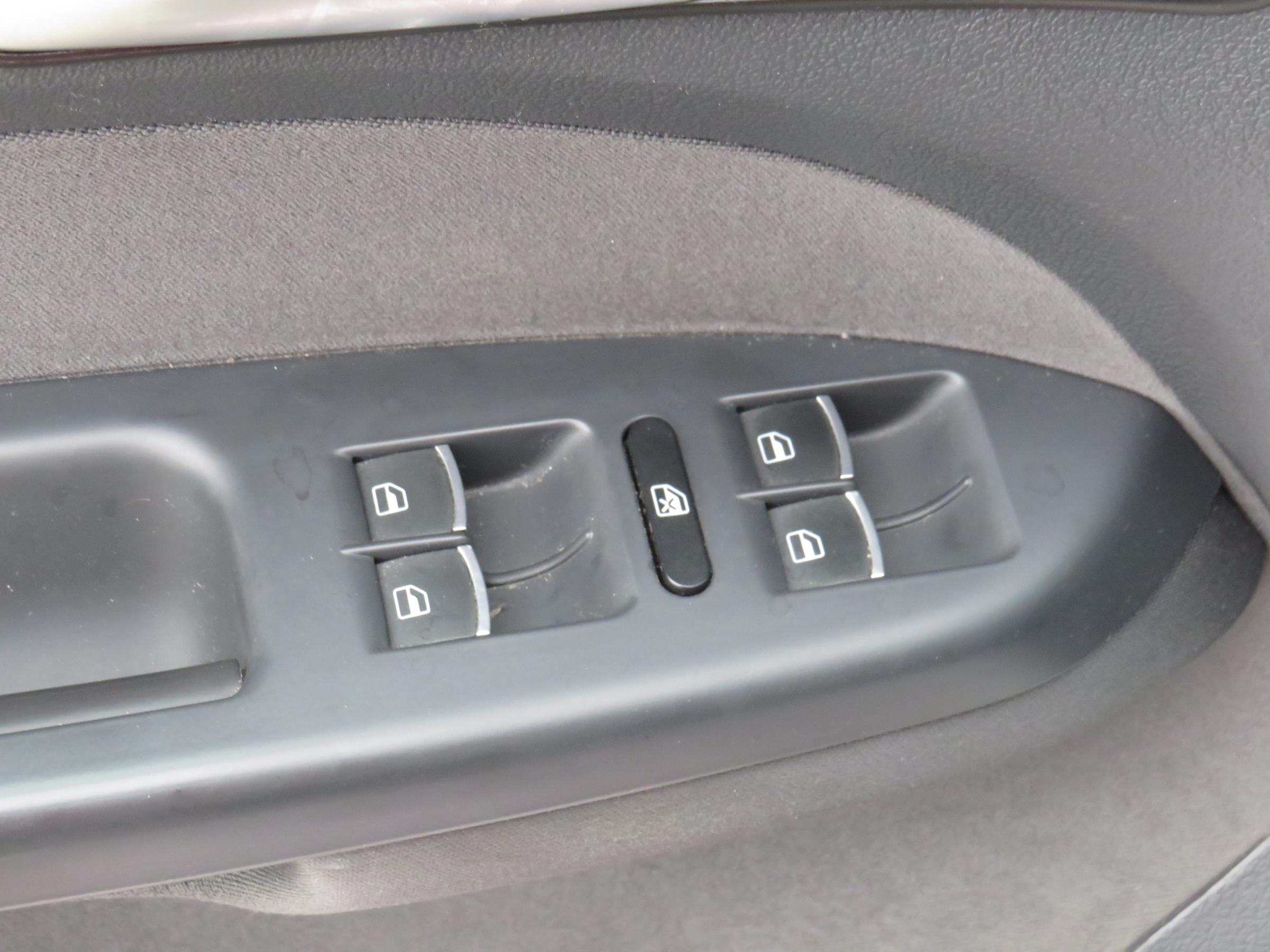 Volkswagen Touran, 2014 - pohled č. 11