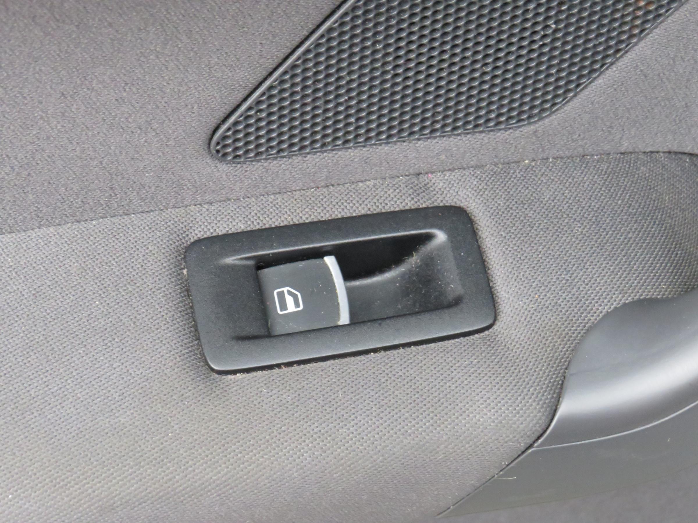 Volkswagen Touran, 2014 - pohled č. 12