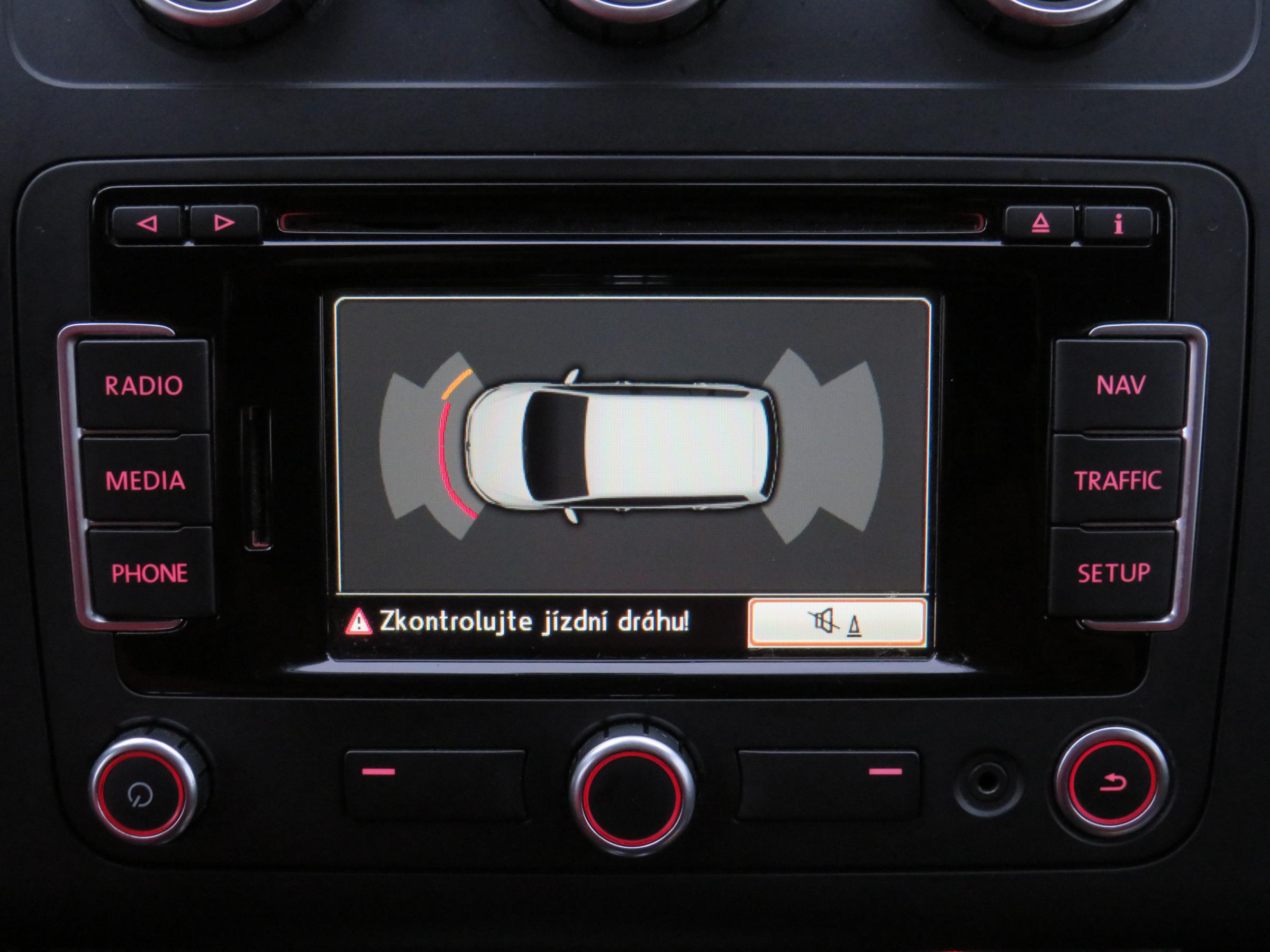 Volkswagen Touran, 2014 - pohled č. 15