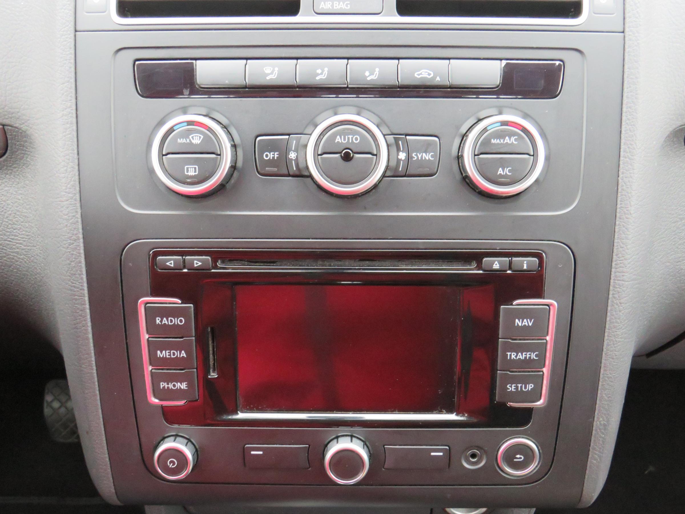 Volkswagen Touran, 2014 - pohled č. 16