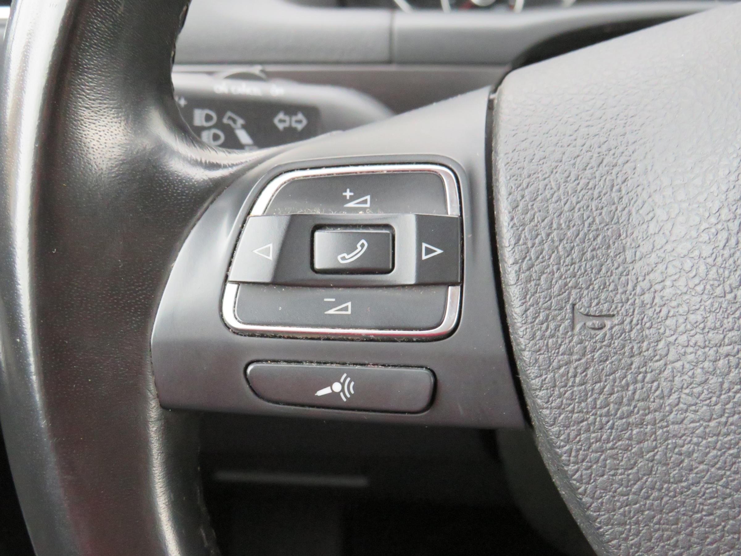 Volkswagen Touran, 2014 - pohled č. 17