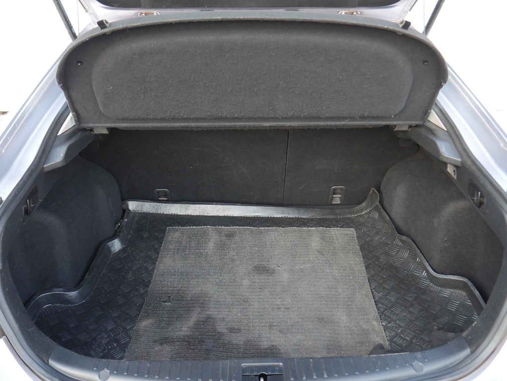 Mazda 6 2.0 i 