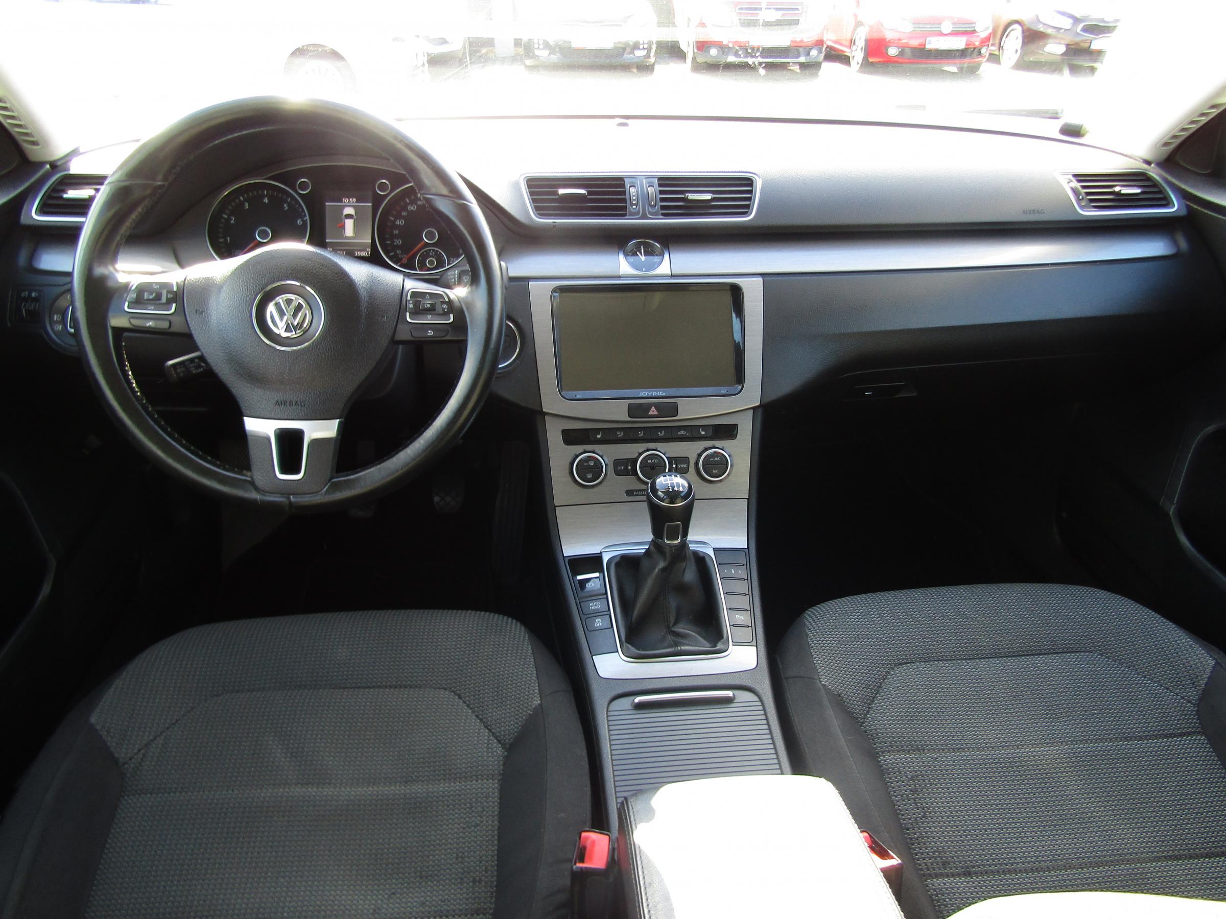 Volkswagen Passat, 2012 - pohled č. 8