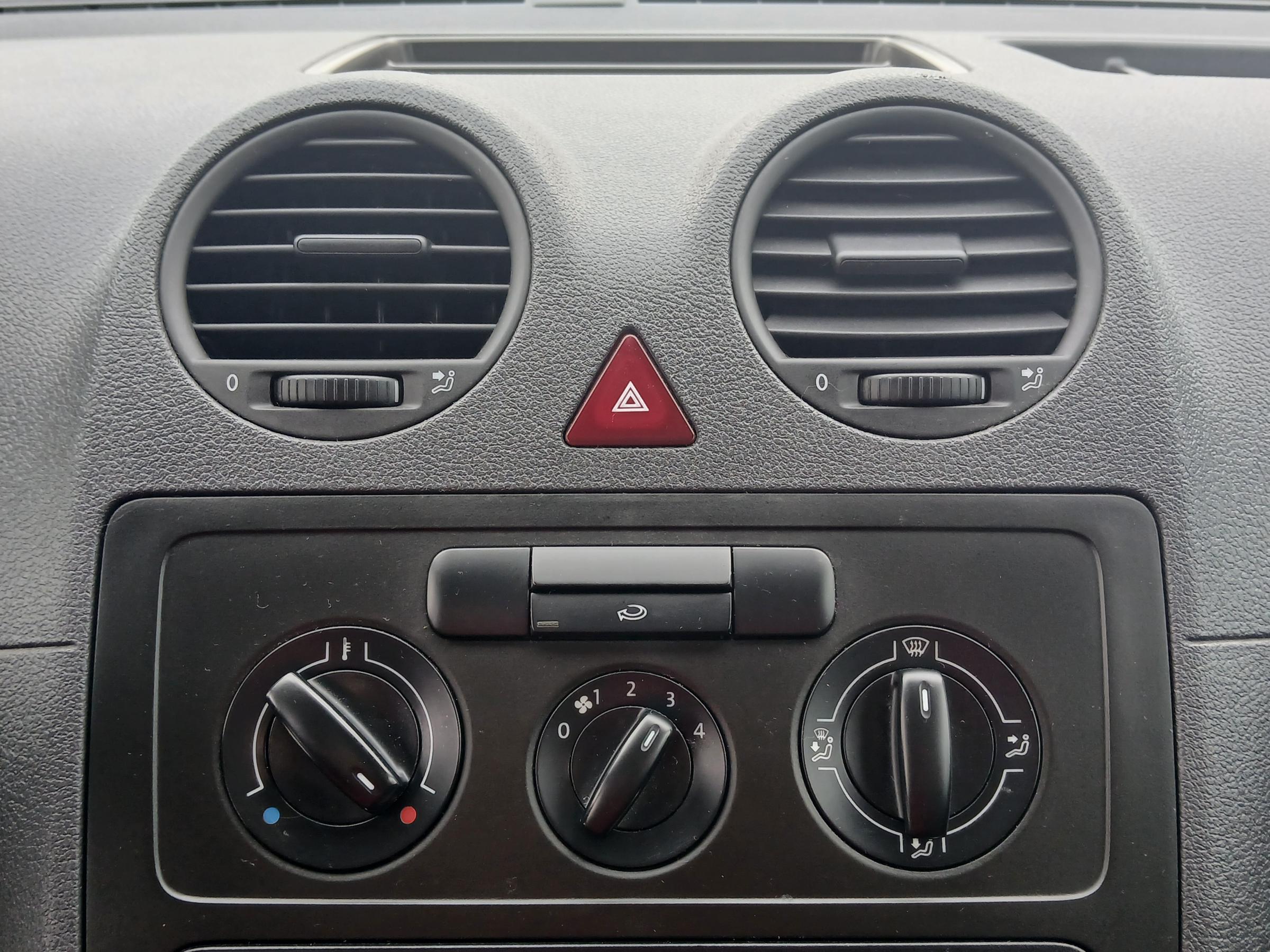 Volkswagen Caddy, 2013 - pohled č. 13