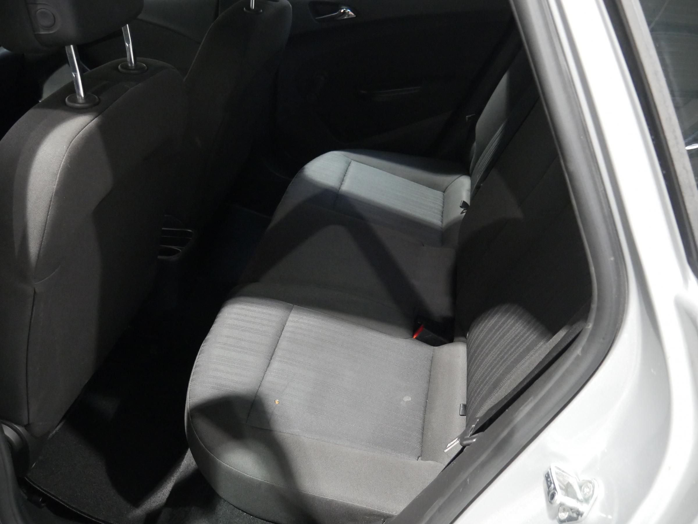 Opel Astra, 2011 - pohled č. 10