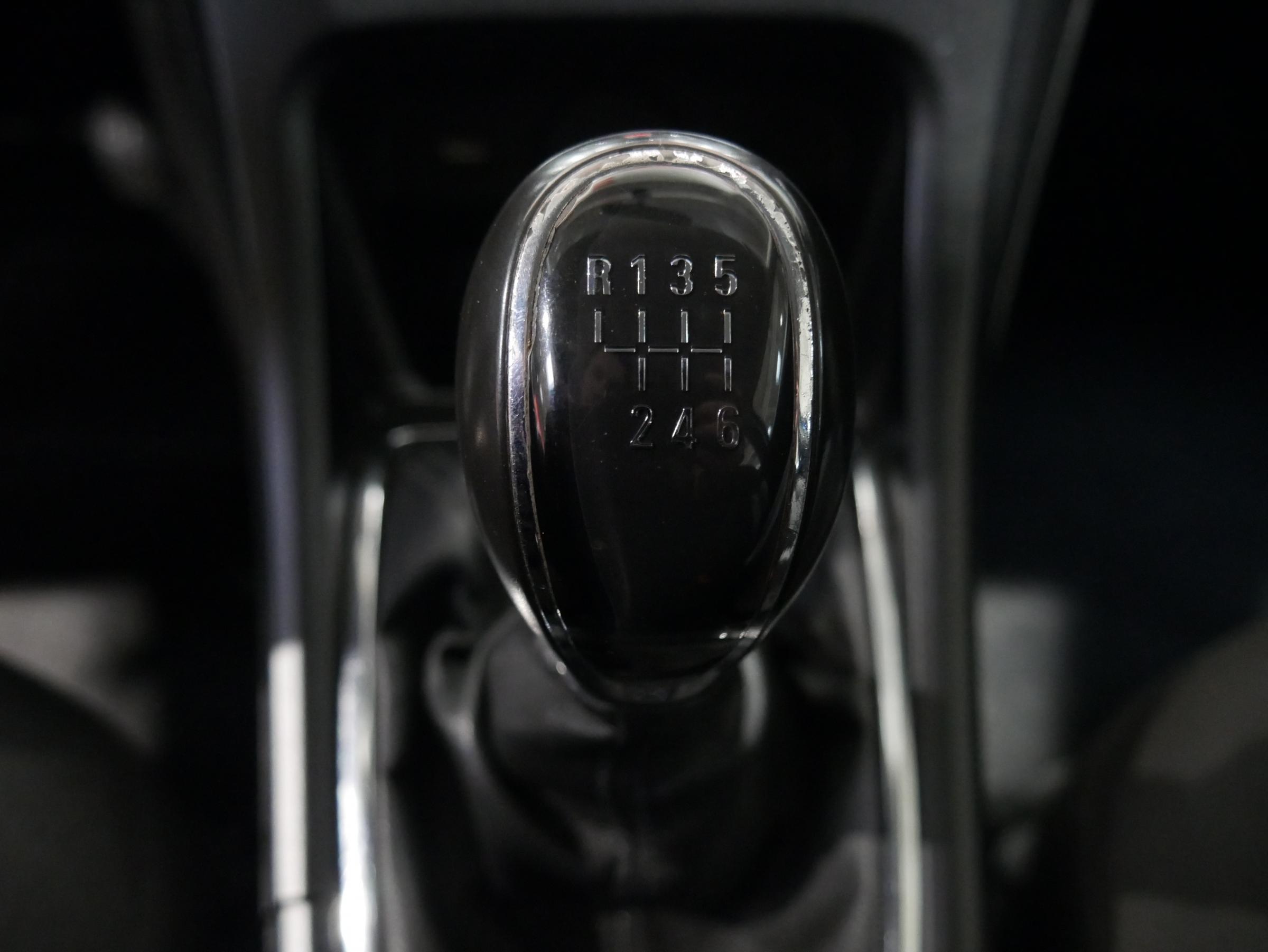 Opel Astra, 2011 - pohled č. 17