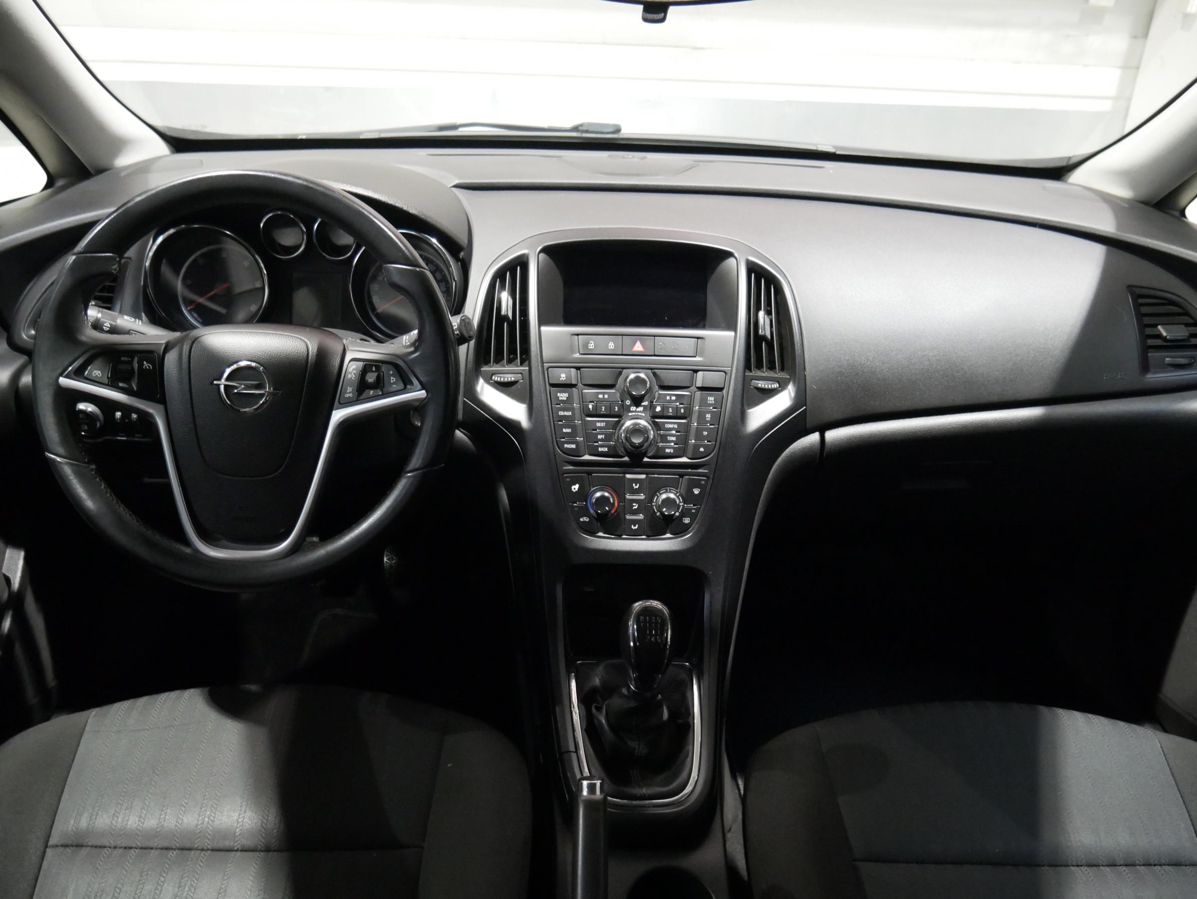 Opel Astra, 2011 - pohled č. 8