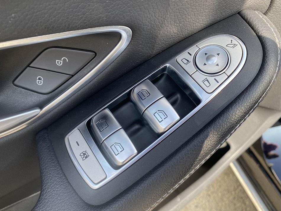Mercedes-Benz Třída C 1.6i 