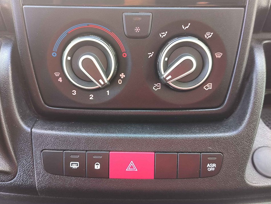 Peugeot Boxer 2.2HDi  7míst SKLÁPĚČ