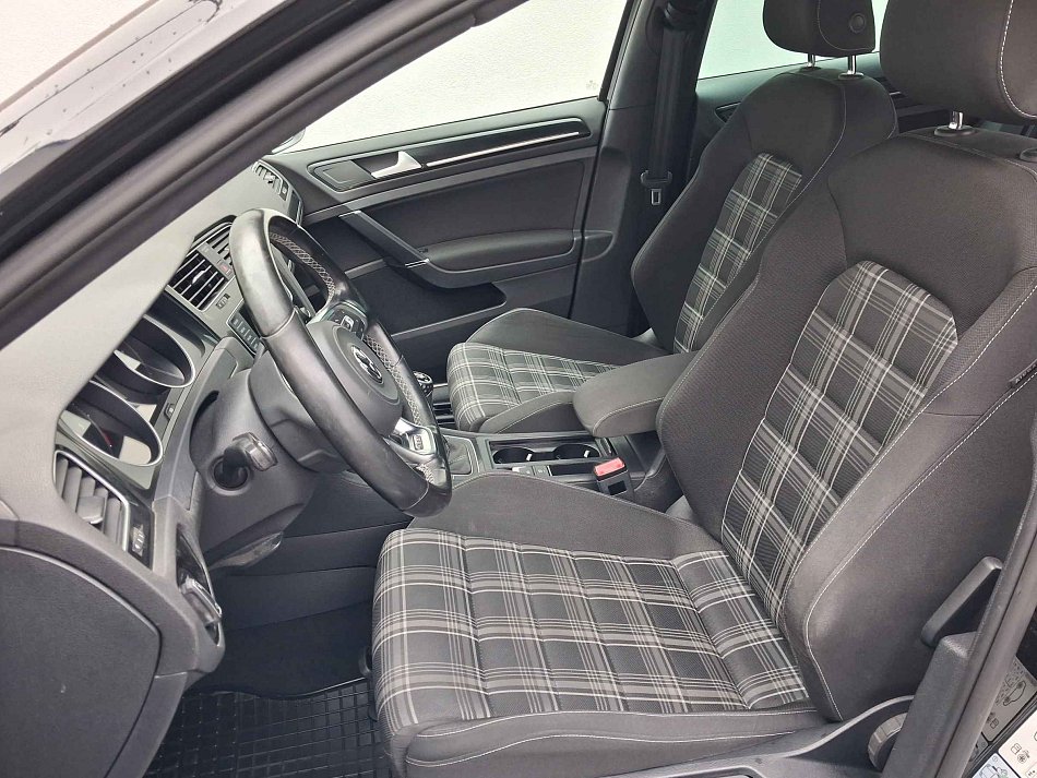 Volkswagen Golf 2.0 TDi GTD