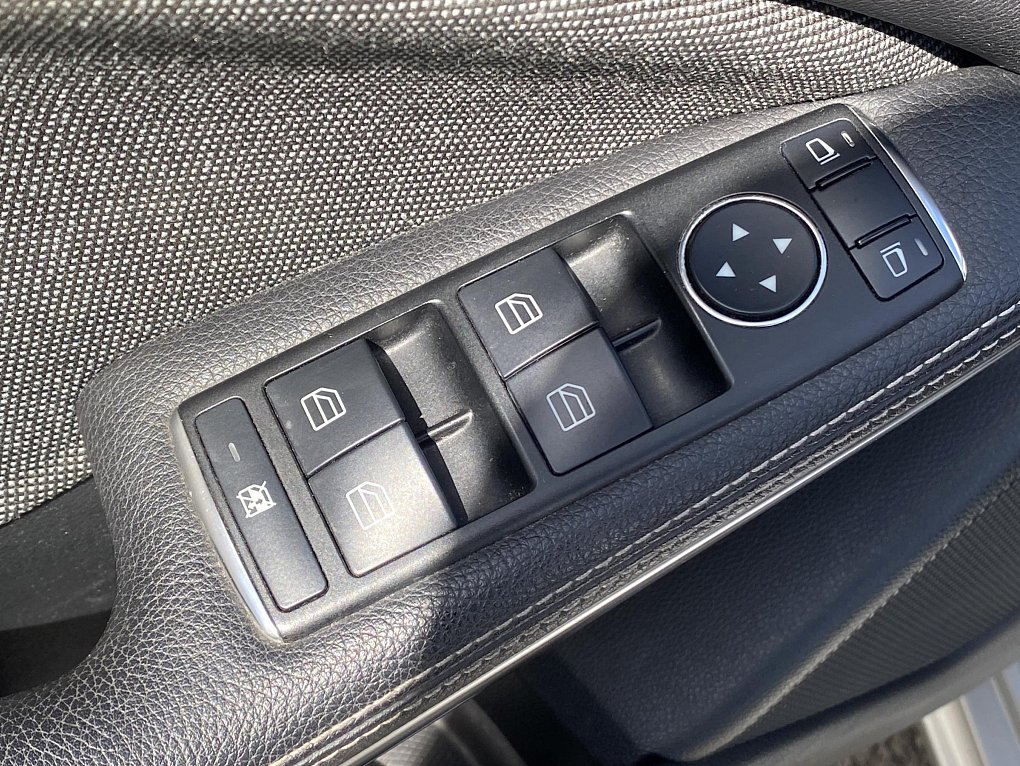 Mercedes-Benz Třída A 1.6i Sport A180