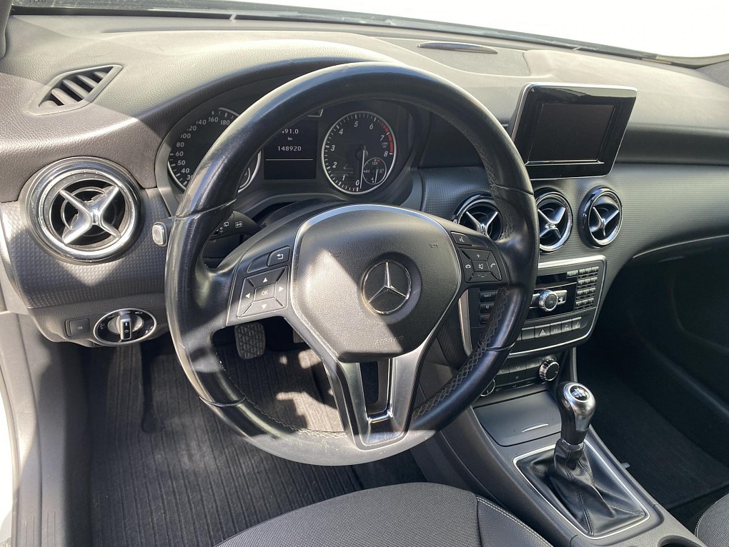 Mercedes-Benz Třída A 1.6i Sport A180