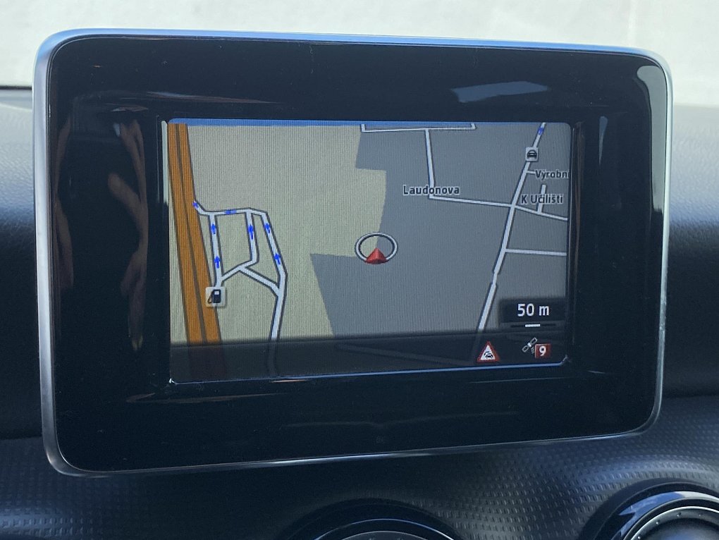 Mercedes-Benz Třída A 1.6i Sport A180