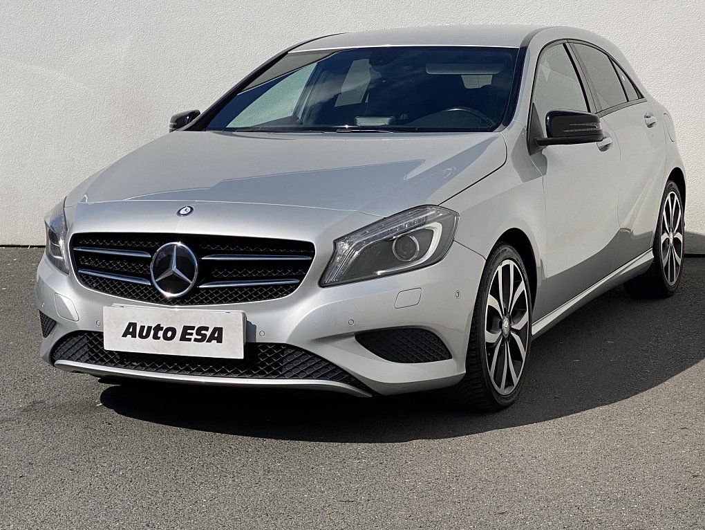 Mercedes-Benz Třída A 1.6i Sport A180