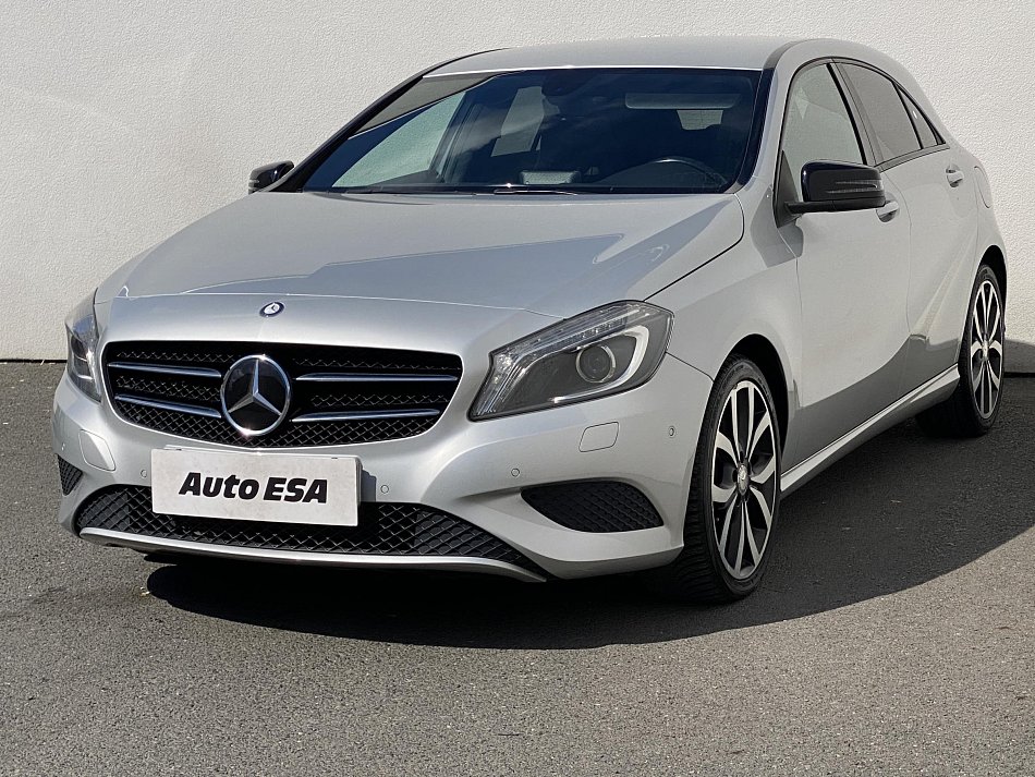 Mercedes-Benz Třída A 1.6i Sport A180