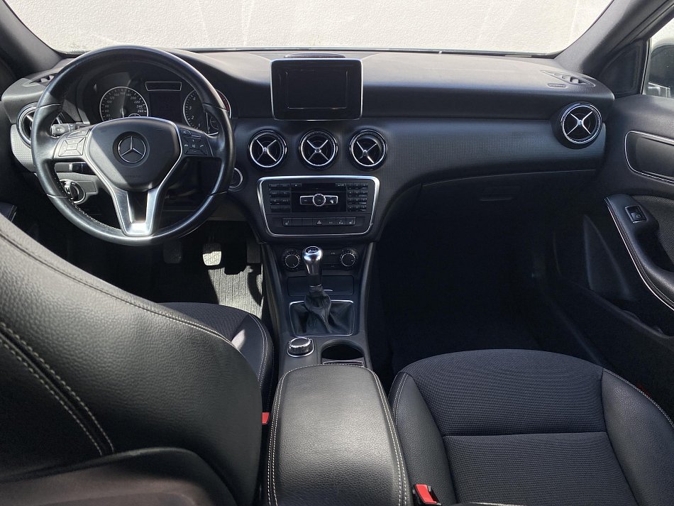 Mercedes-Benz Třída A 1.6i Sport A180