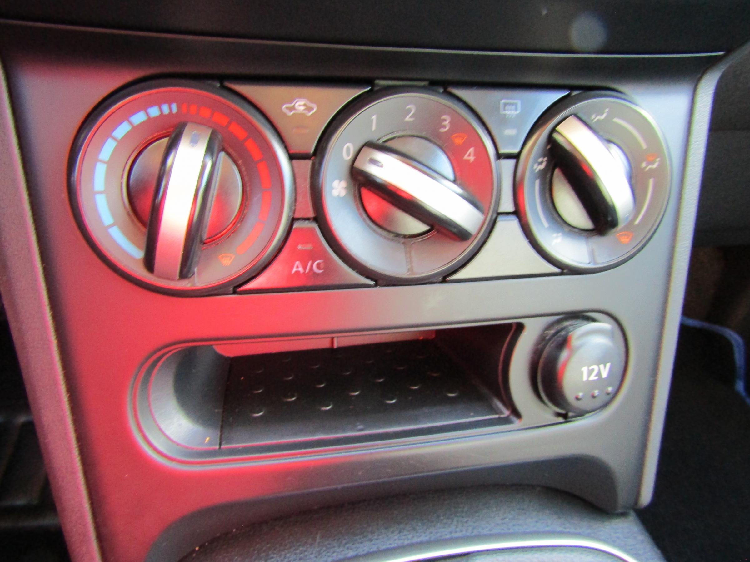 Nissan Qashqai, 2013 - pohled č. 12