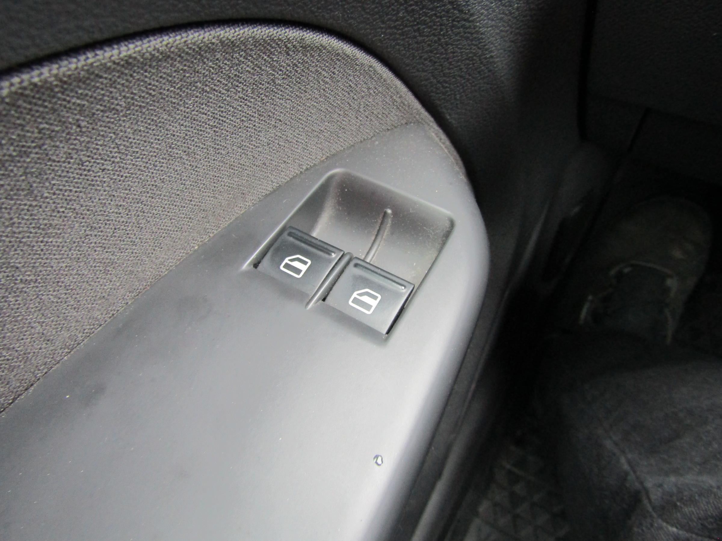 Volkswagen Caddy, 2011 - pohled č. 16