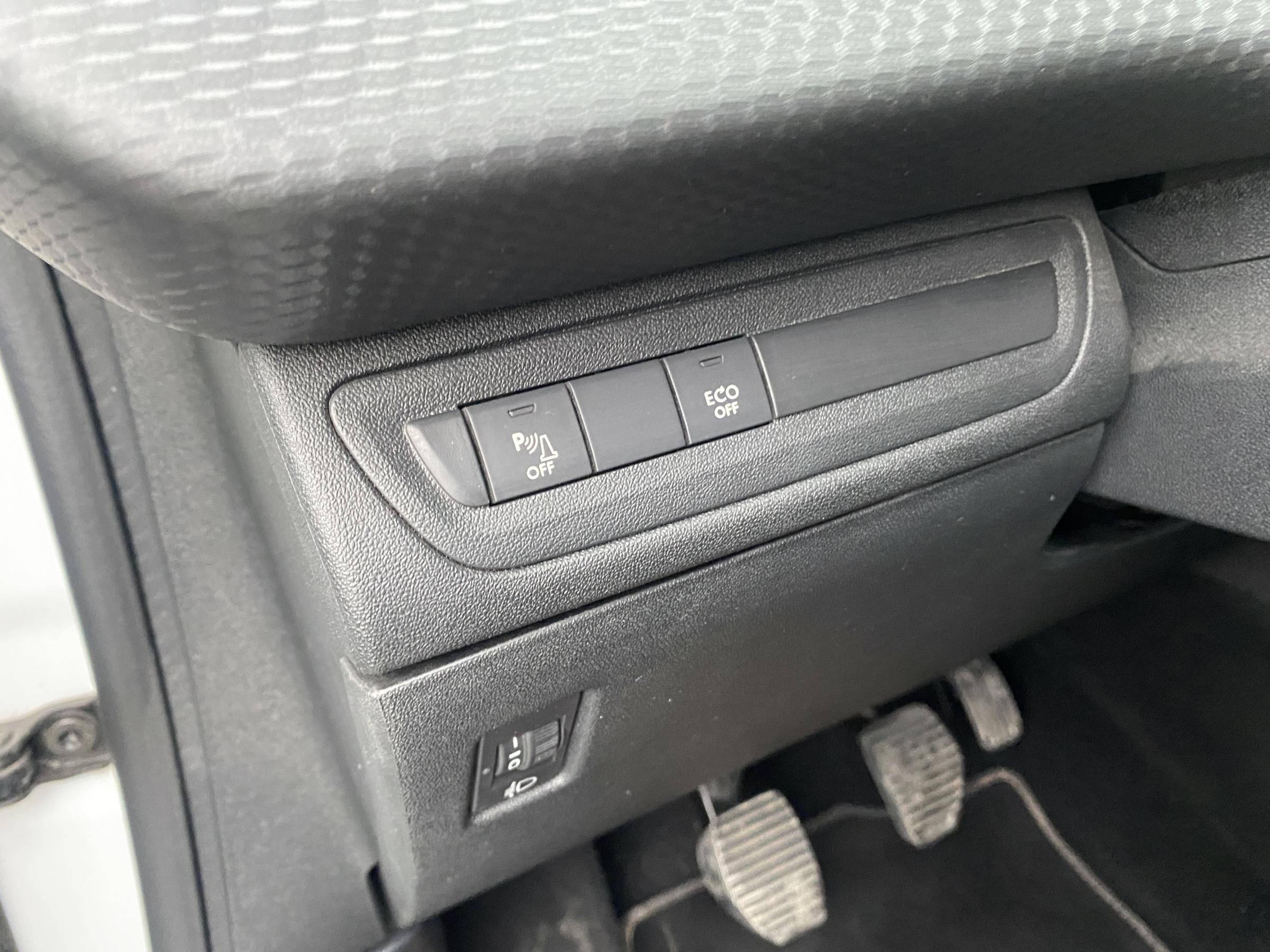 Peugeot 2008, 2015 - pohled č. 15