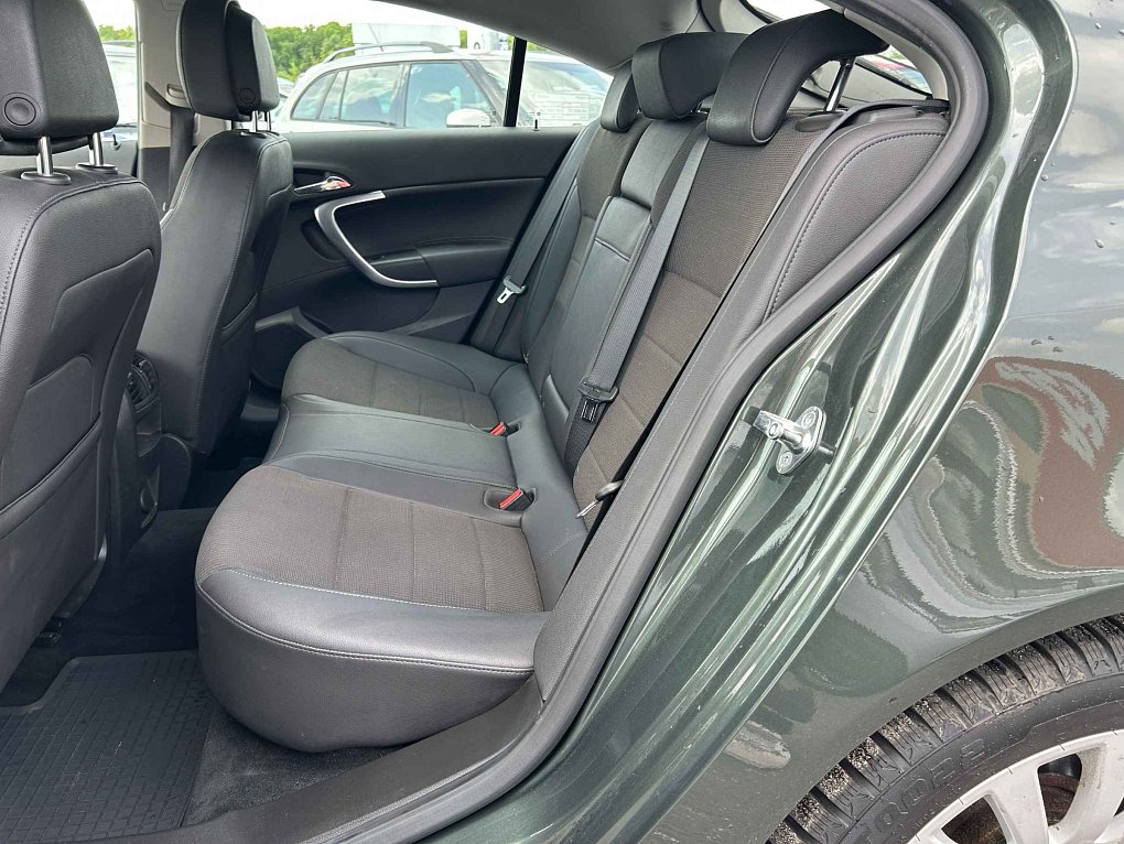 Opel Insignia 1.6T 