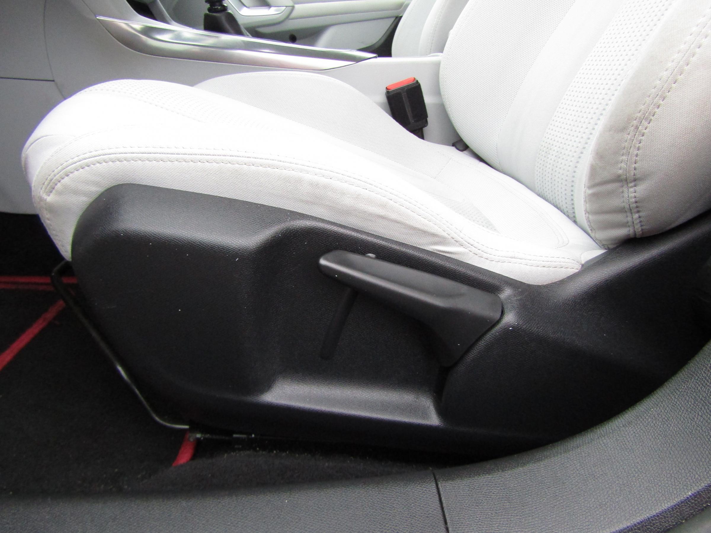 Peugeot 308, 2014 - pohled č. 11