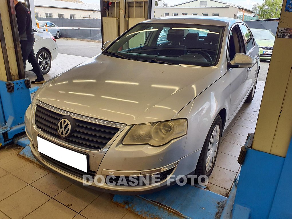 Volkswagen Passat 1.6 FSi  B6