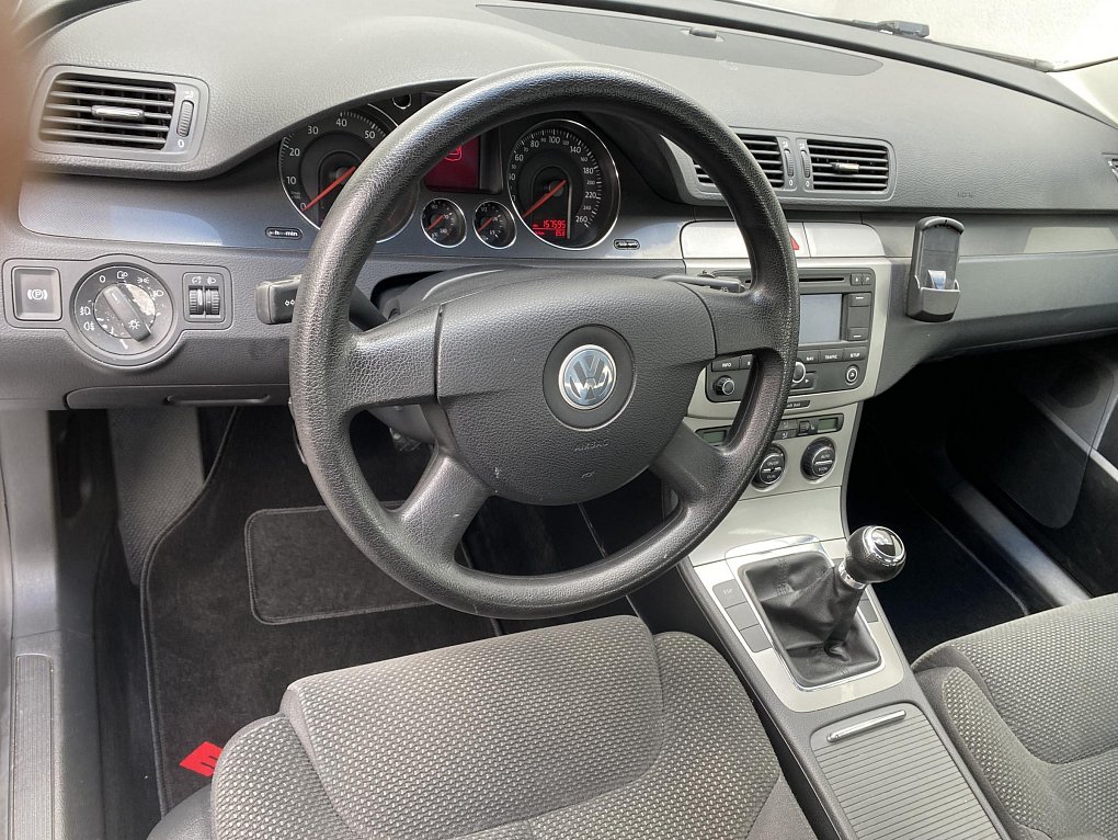 Volkswagen Passat 1.6 FSi 