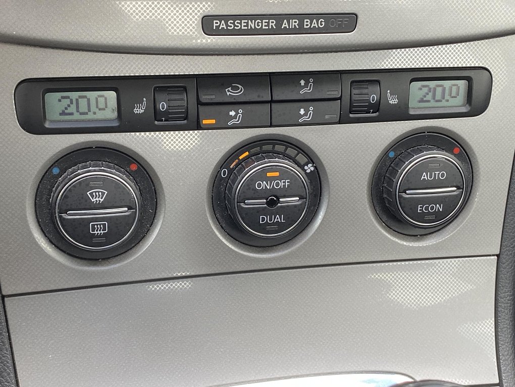 Volkswagen Passat 1.6 FSi 