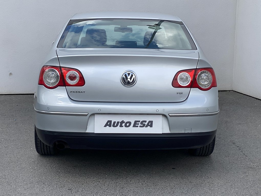 Volkswagen Passat 1.6 FSi 