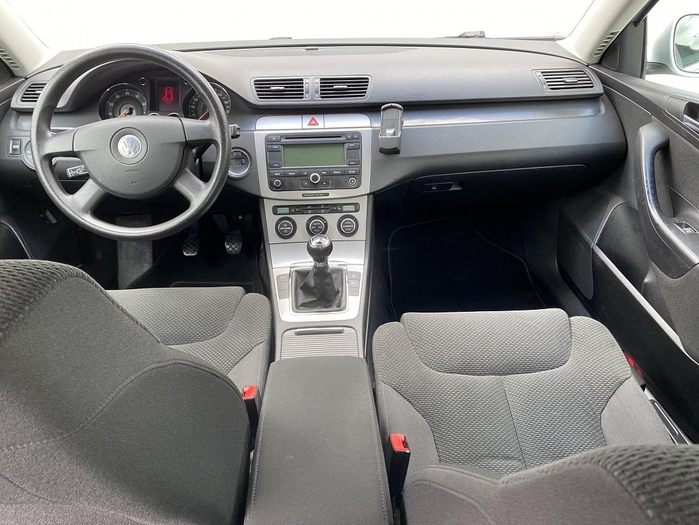 Volkswagen Passat 1.6 FSi 