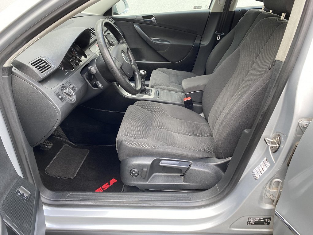 Volkswagen Passat 1.6 FSi 
