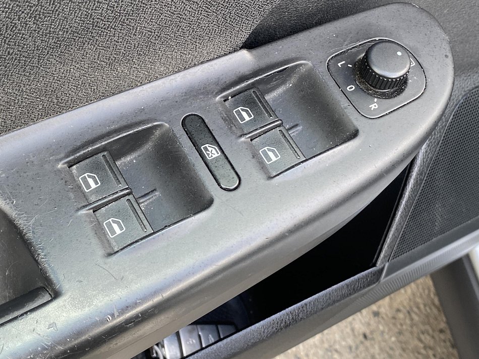 Volkswagen Passat 1.6 FSi 