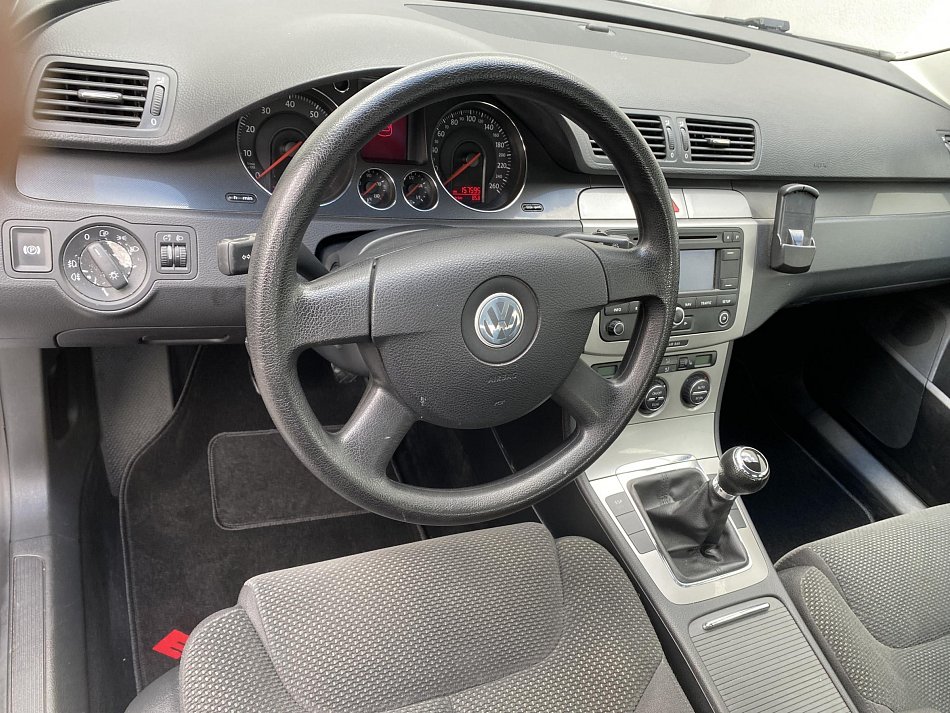 Volkswagen Passat 1.6 FSi 