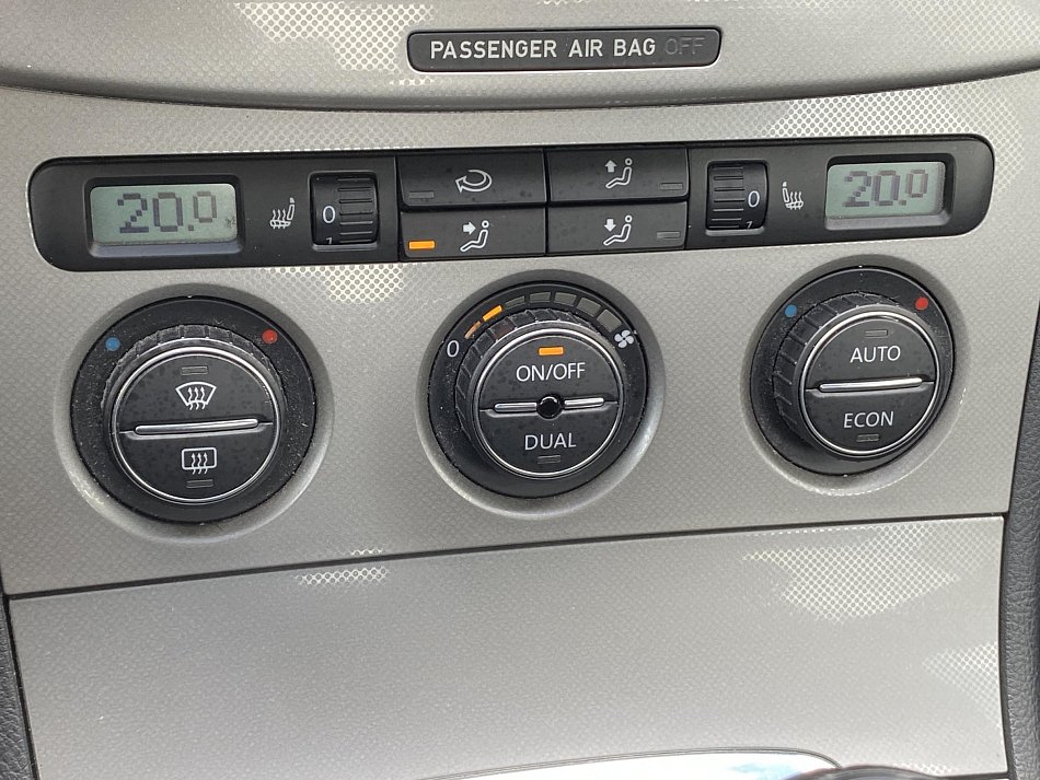 Volkswagen Passat 1.6 FSi 