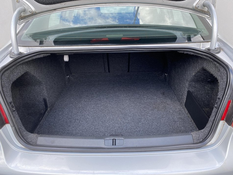 Volkswagen Passat 1.6 FSi 