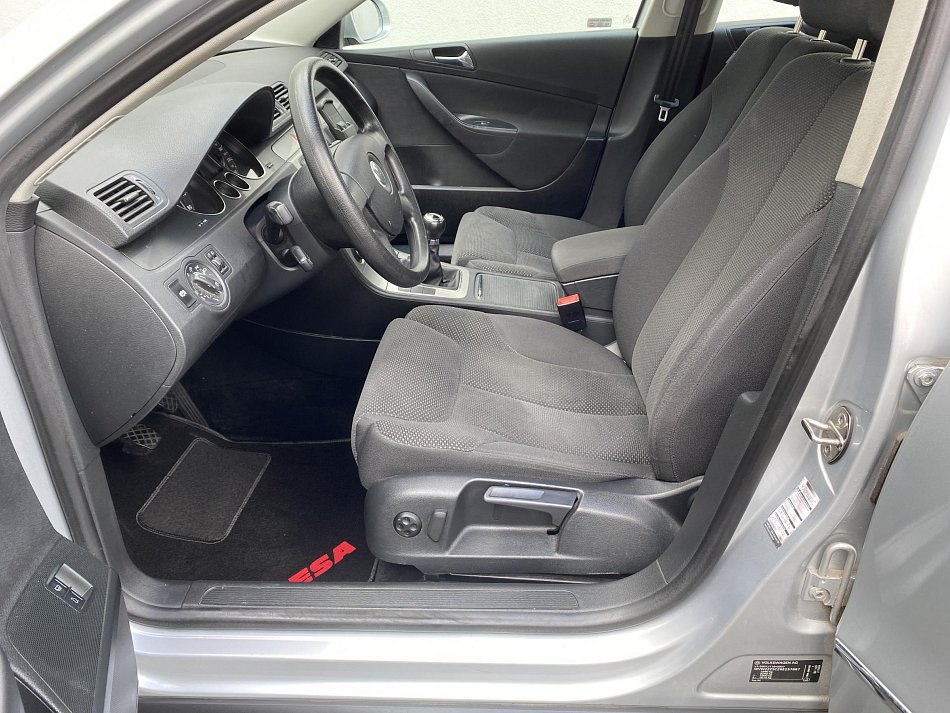 Volkswagen Passat 1.6 FSi 