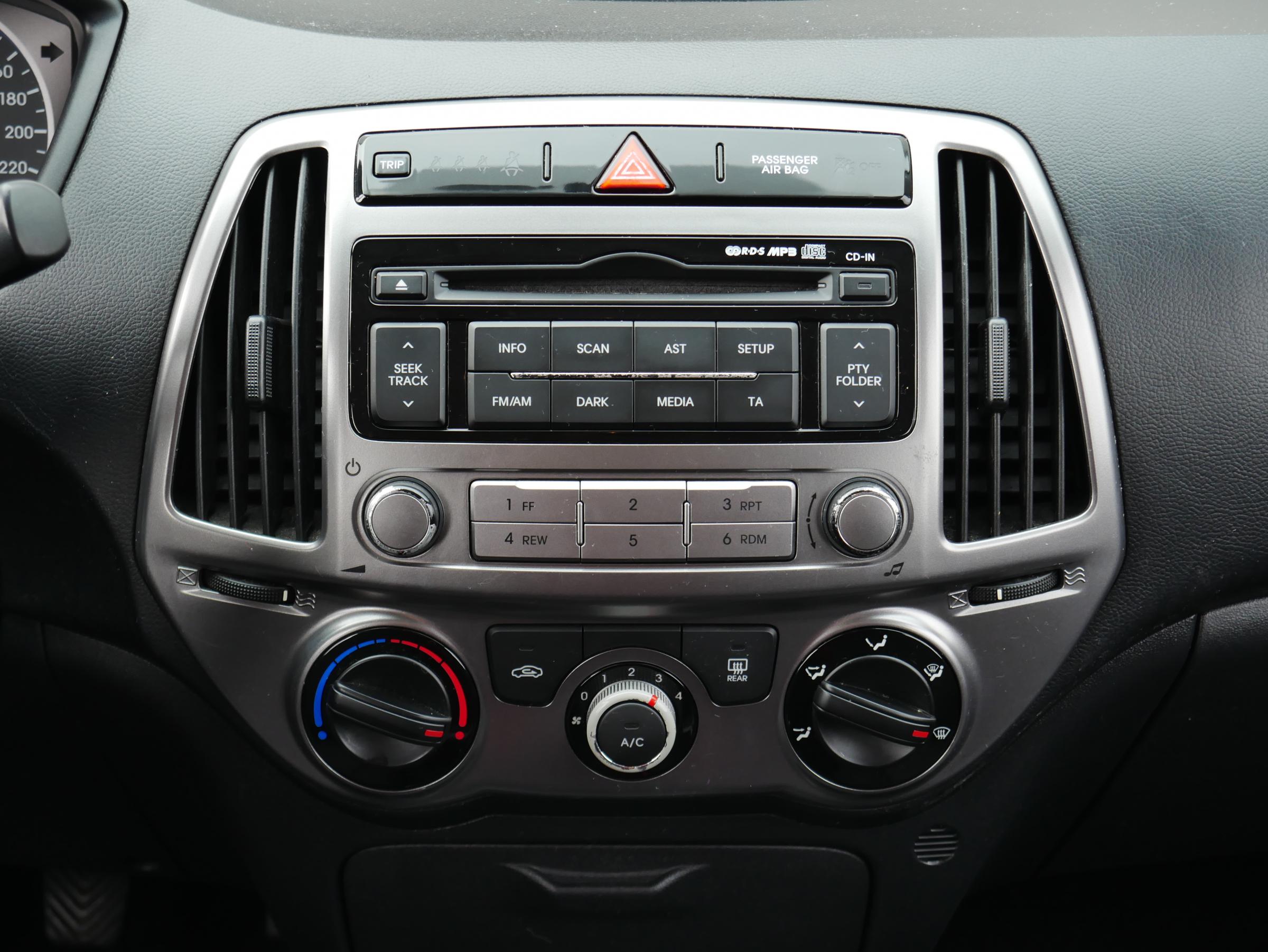 Hyundai i20, 2013 - pohled č. 9